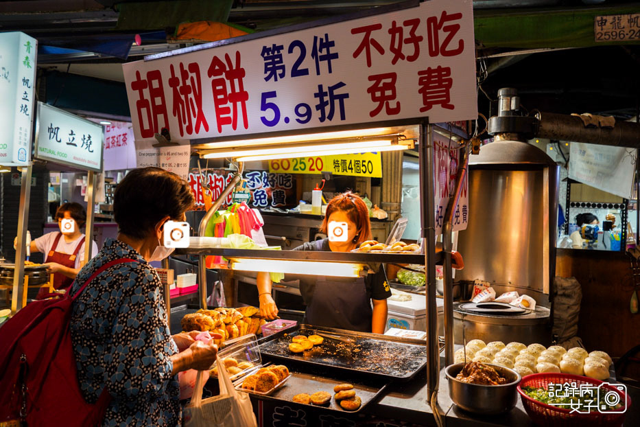 1饒河夜市武大郎芝麻燒蟹殼黃武大郎胡椒餅.jpg