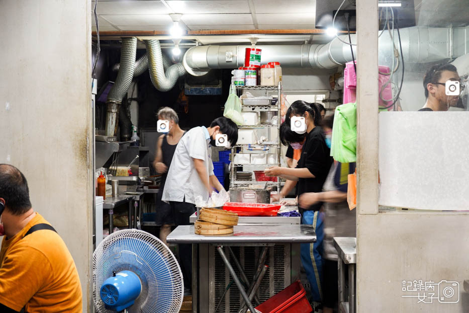 13板橋湳雅夜市板橋小籠包煉乳酥皮燒.jpg