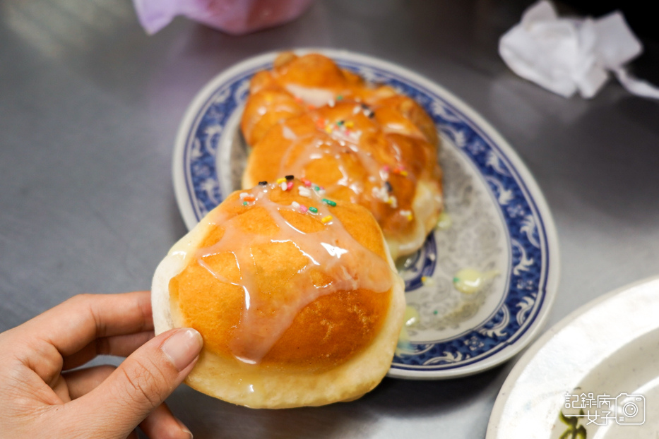 26板橋湳雅夜市板橋小籠包煉乳酥皮燒.jpg