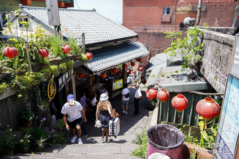 6九份老街阿蘭草仔粿阿柑姨芋圓阿牧包子金枝紅糟肉圓昇平戲院.jpg