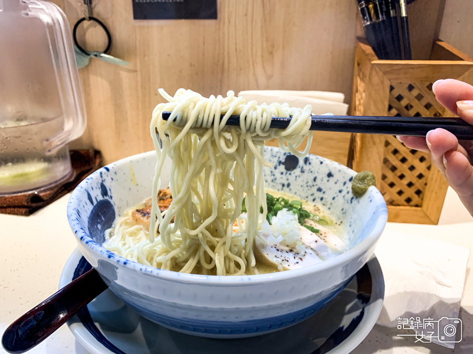 28三重炊煙拉麵鹽味蛤蜊雞白湯味噌剝皮辣椒雞湯銷魂叉燒飯.jpg