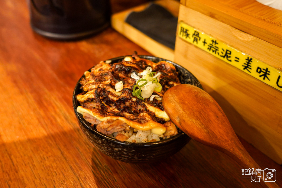 6士林道樂拉麵濃郁蒜味豚骨湯頭蛤蠣雞白湯叉燒飯.jpg