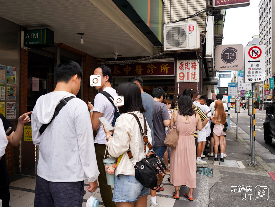 2萬華日初早午食堂極厚熟成豬排三明治限量厚豬排三明治牛肉漢堡.jpg