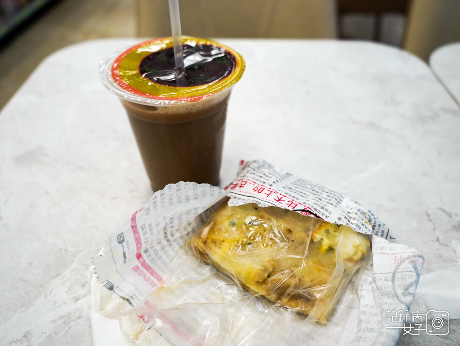 14桃園大園手工報紙蛋餅大園報紙雙蛋蛋餅古早味奶茶.jpg