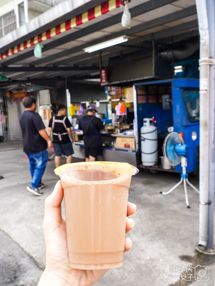 25桃園大園手工報紙蛋餅大園報紙雙蛋蛋餅古早味奶茶.jpg