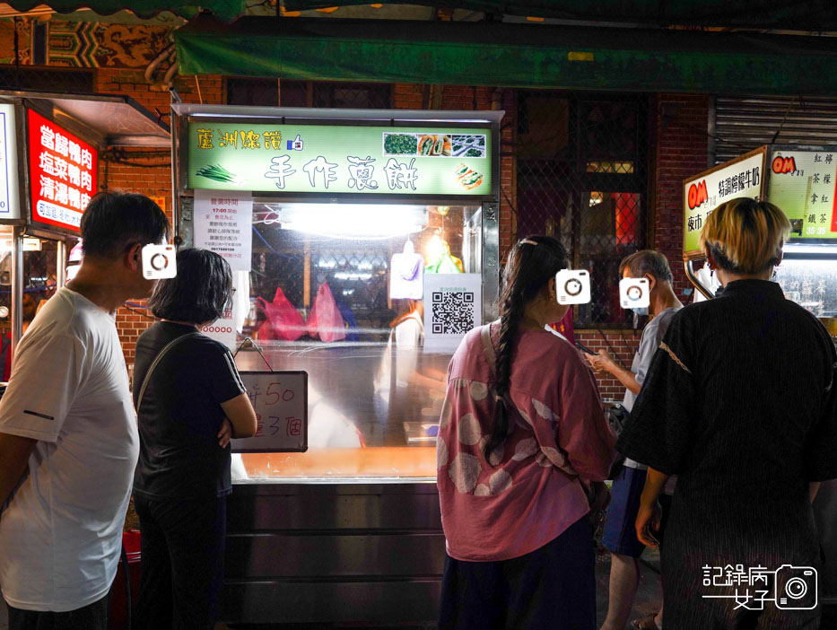 1蘆洲廟口夜市湧蓮寺夜市人氣排隊美食手作蔥餅蔥油餅.jpg