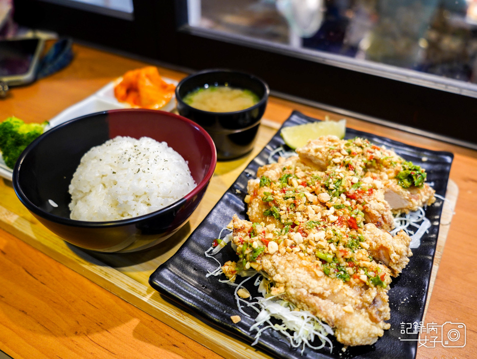 13湧蓮寺夜市蘆洲廟口夜市得盛咖哩秘製椒麻雞排飯.jpg