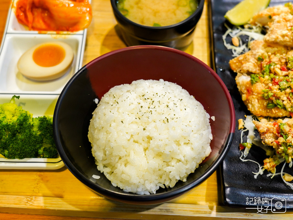 14湧蓮寺夜市蘆洲廟口夜市得盛咖哩秘製椒麻雞排飯.jpg