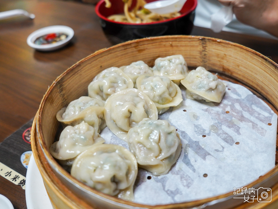 36南投梅園餡餅粥豬肉蒸餃牛肉餡餅牛肉麵小米粥.jpg