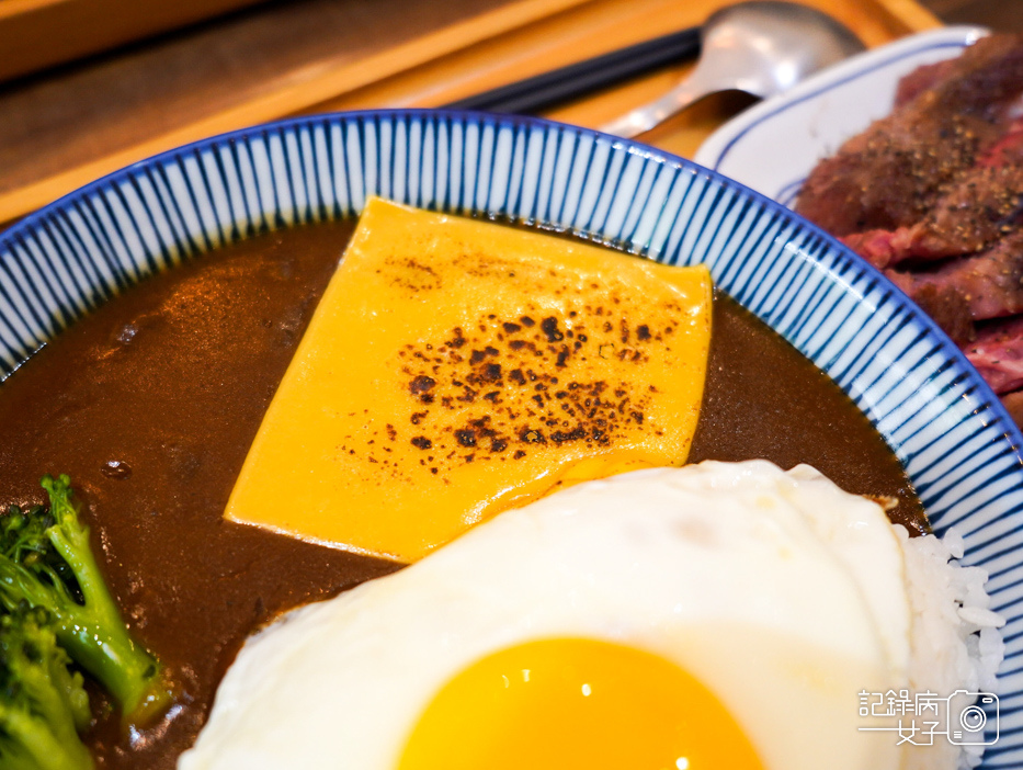 17大叔食事咖喱飯漢堡排咖喱飯低脂牛排咖喱飯.jpg