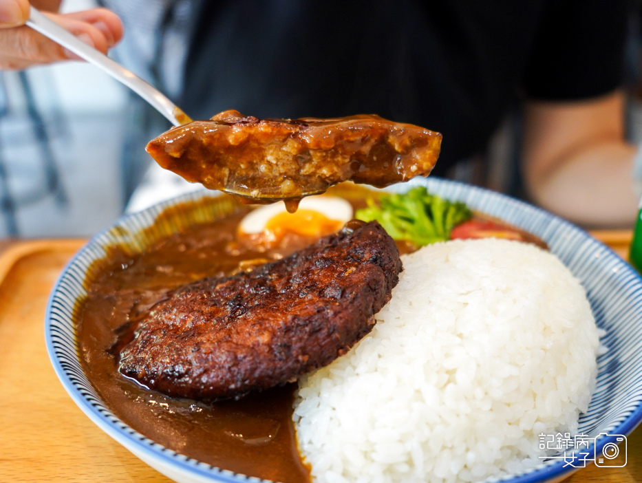 27大叔食事咖喱飯漢堡排咖喱飯豬肉排咖哩.jpg