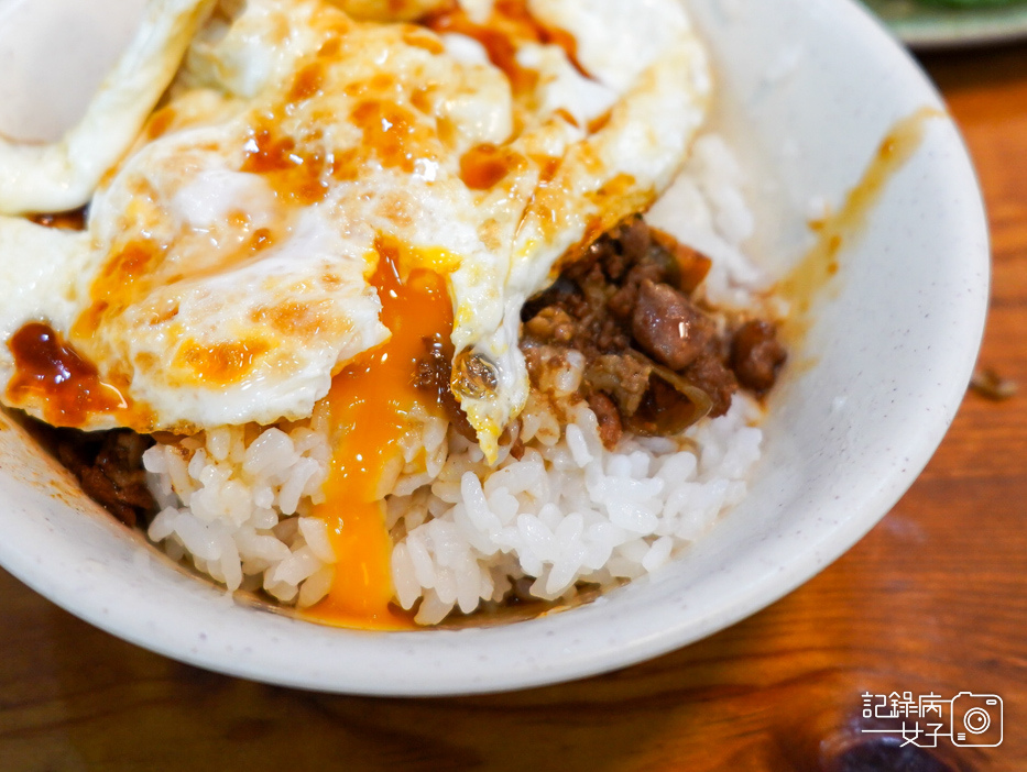 21西門町天天利美食坊天天利滷肉飯半熟蛋天天利肉燥飯.jpg