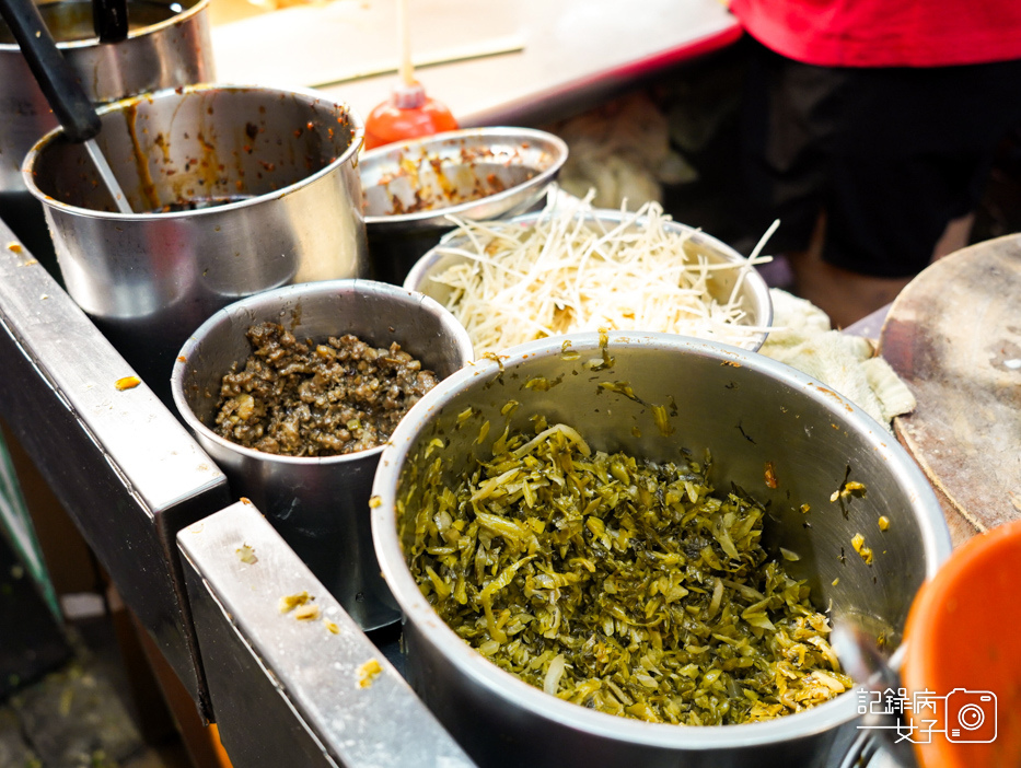 7饒河夜市齒牛香牛肉麵三合一牛肉麵饒河牛肉麵.jpg