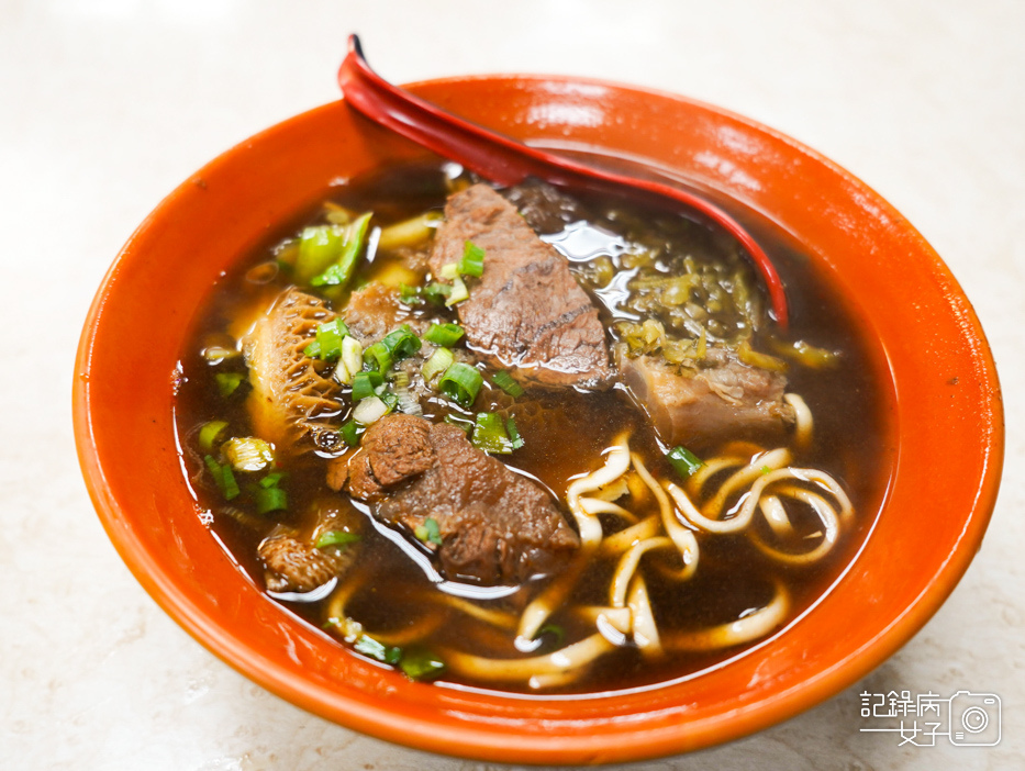 19饒河夜市齒牛香牛肉麵三合一牛肉麵饒河牛肉麵.jpg