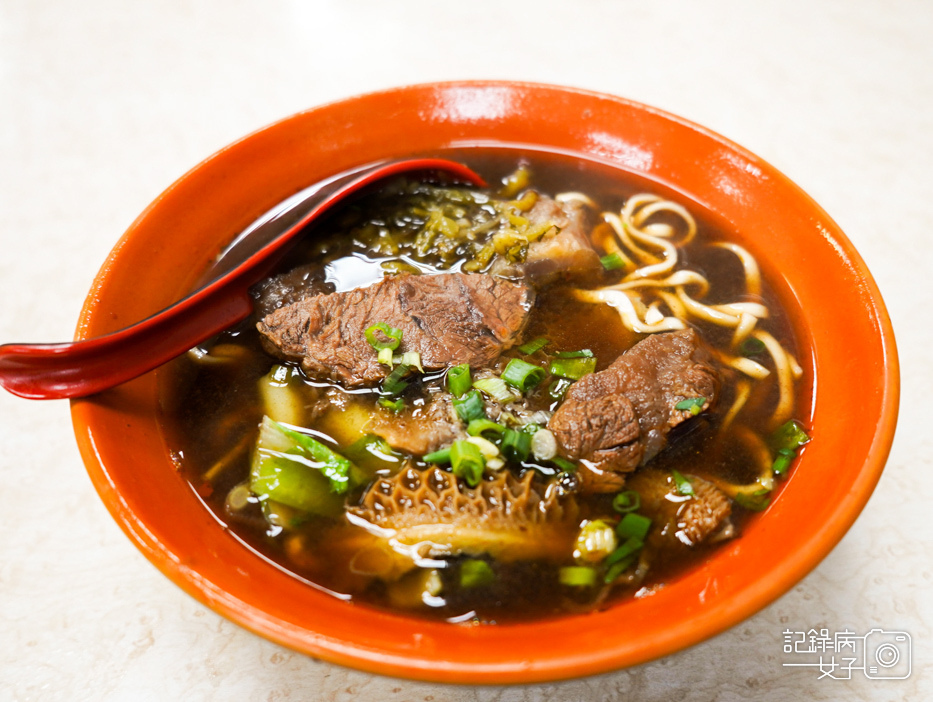 18饒河夜市齒牛香牛肉麵三合一牛肉麵饒河牛肉麵.jpg