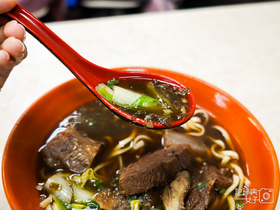 21饒河夜市齒牛香牛肉麵三合一牛肉麵饒河牛肉麵.jpg