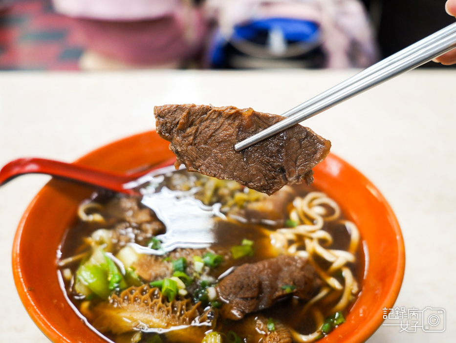 22饒河夜市齒牛香牛肉麵三合一牛肉麵饒河牛肉麵.jpg