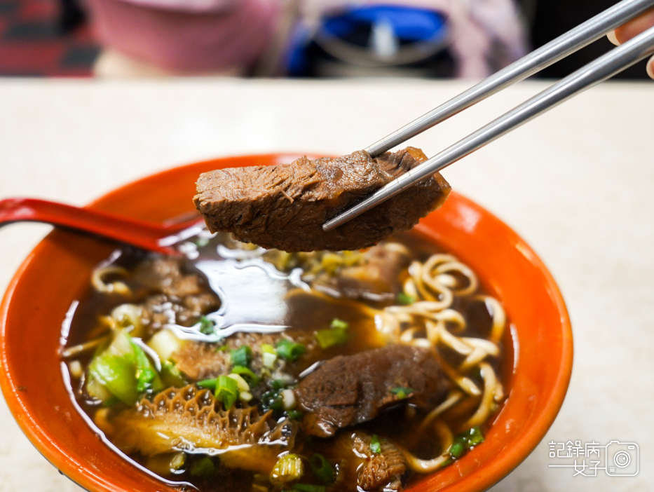 23饒河夜市齒牛香牛肉麵三合一牛肉麵饒河牛肉麵.jpg