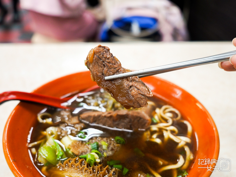 24饒河夜市齒牛香牛肉麵三合一牛肉麵饒河牛肉麵.jpg