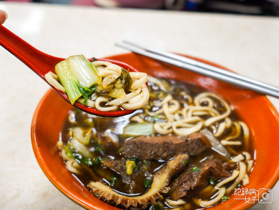 30饒河夜市齒牛香牛肉麵三合一牛肉麵饒河牛肉麵.jpg