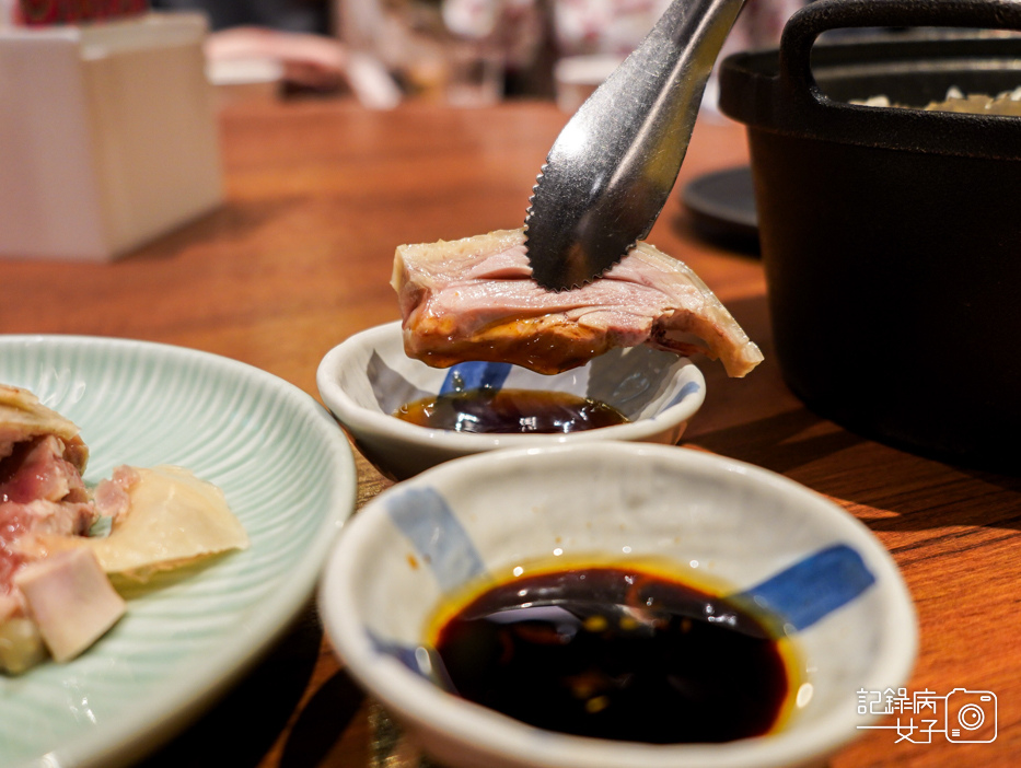 20京站真珠台灣佳味鳳梨蝦球牛腩雞湯布丁炒米粉黑胡椒牛柳三豐紅燒滷肉.jpg