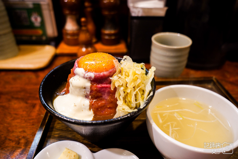14秋葉原美食ーストビーフRoast Beef 大野烤黑毛和牛肉蓋飯半熟蛋.jpg