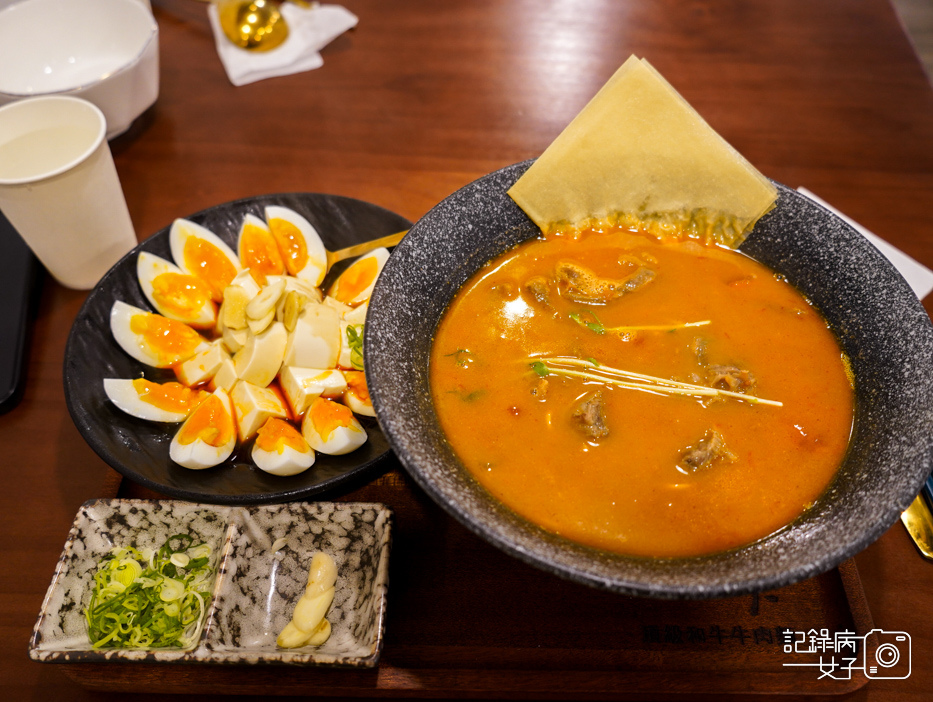 16華山三創湯神頂級和牛牛肉麵番茄牛肉麵溏心蛋.jpg