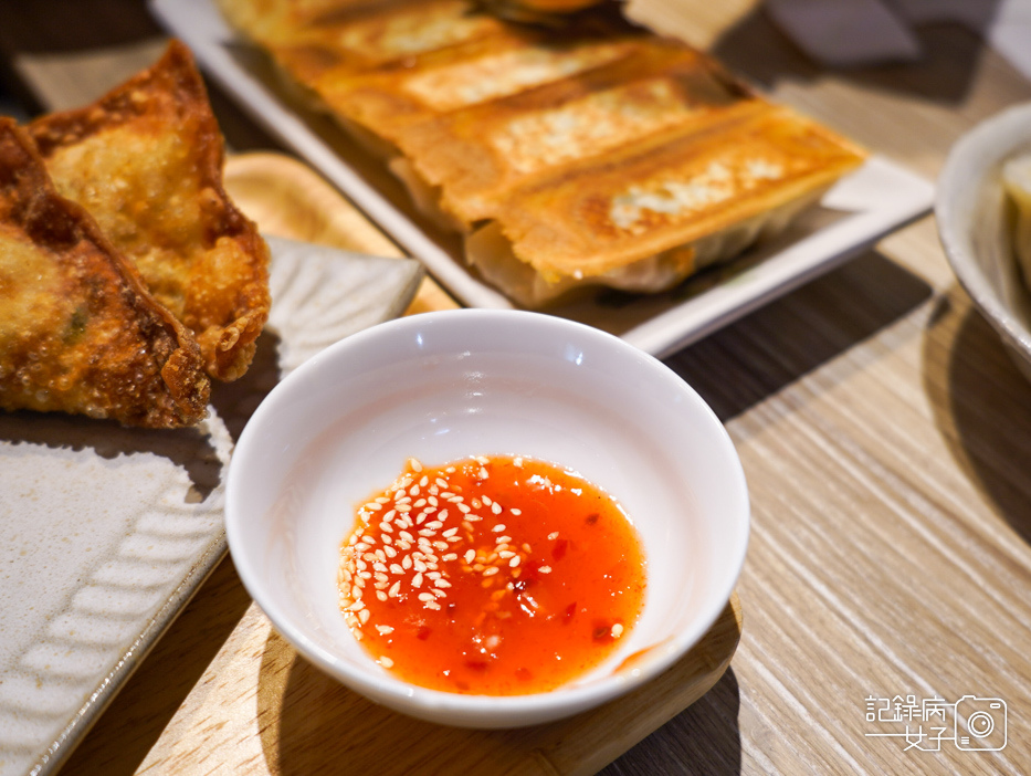 28信義餃子樂三鮮水餃炸花枝香菜餃子紫蘇葉煎餃.jpg