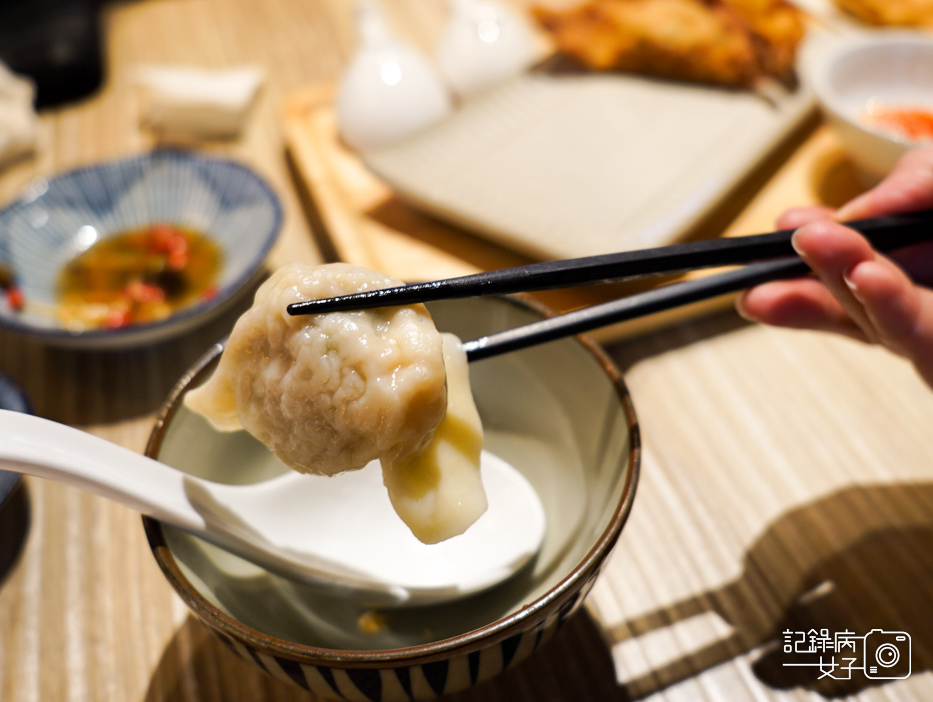 31信義餃子樂三鮮水餃炸花枝香菜餃子紫蘇葉煎餃.jpg