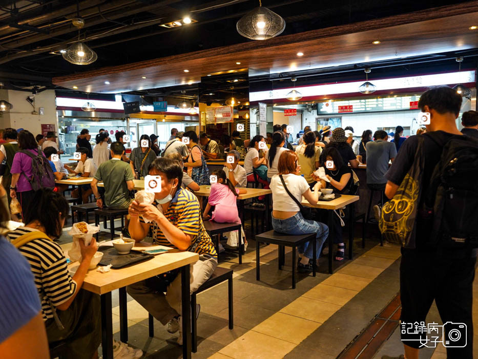 6台北美食華山市場阜杭豆漿招牌鹹飯糰加蛋厚餅夾蛋蘿蔔絲酥餅.jpg