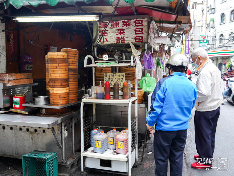 3三重美食信義公園旁水煎包文化北路水煎包高麗菜包蔥肉包.jpg