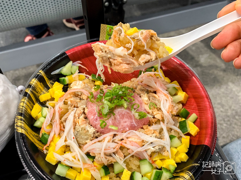 16唐吉軻德唐吉訶德便當開箱鮮選熟鮭鮪魚泥丼飯.jpg