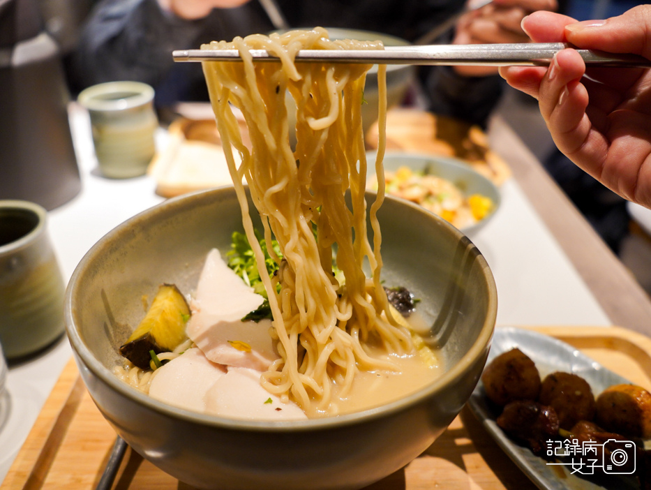 23雞湯桑拉麵雞白湯拉麵綜合燒鳥串燒雞肉丸甜點.jpg