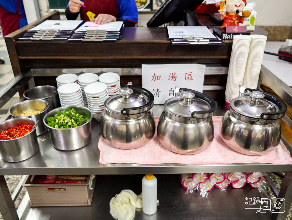 9台南小豪洲沙茶爐中正總店沙茶醬料自助吧.jpg