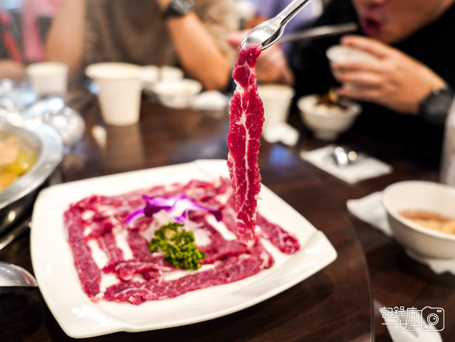 33台南溫體牛鴻品牛肉湯溫體牛肉片涮牛肉爐霜降牛肉.jpg