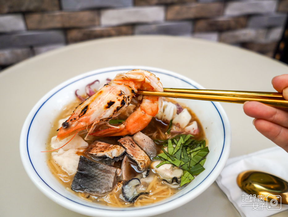 17悠鱻麵線三魚號超豪華海鮮麵線龍山寺華西市場美食.jpg