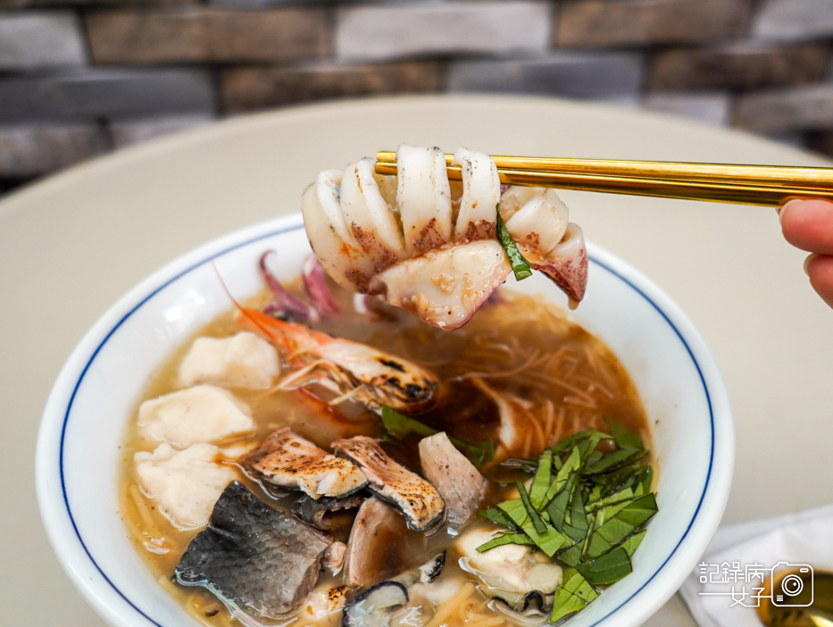 26悠鱻麵線三魚號超豪華海鮮麵線龍山寺華西市場美食.jpg