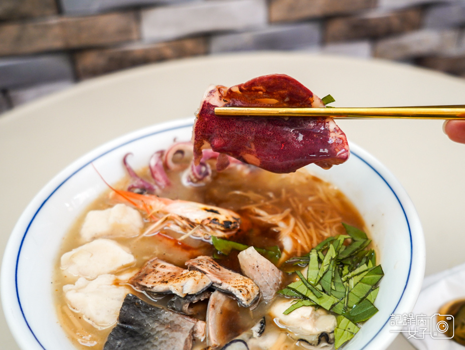 27悠鱻麵線三魚號超豪華海鮮麵線龍山寺華西市場美食.jpg