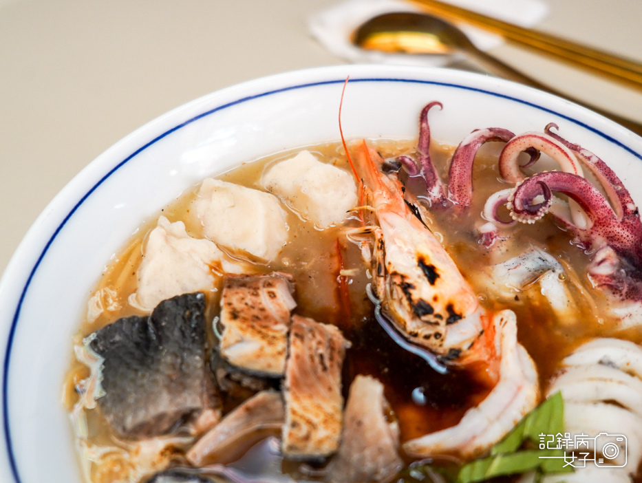 29悠鱻麵線三魚號超豪華海鮮麵線龍山寺華西市場美食.jpg