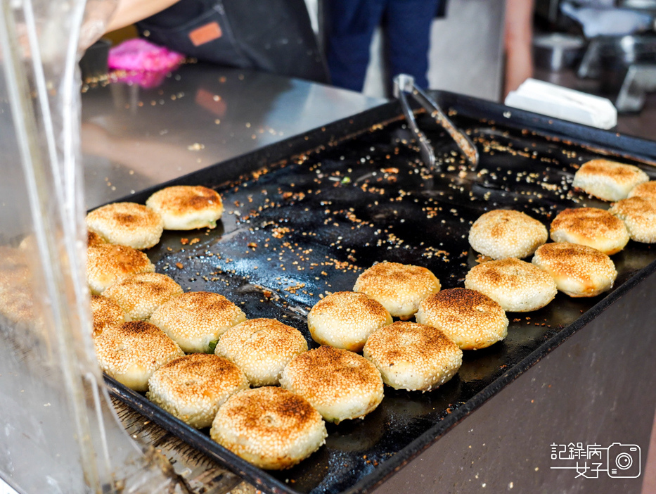 21萬大蟹殼黃碳烤燒餅蟹殼黃酥餅萬華排隊美食.jpg