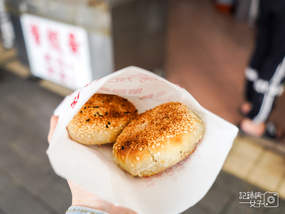 24萬大蟹殼黃碳烤燒餅蟹殼黃酥餅萬華排隊美食.jpg