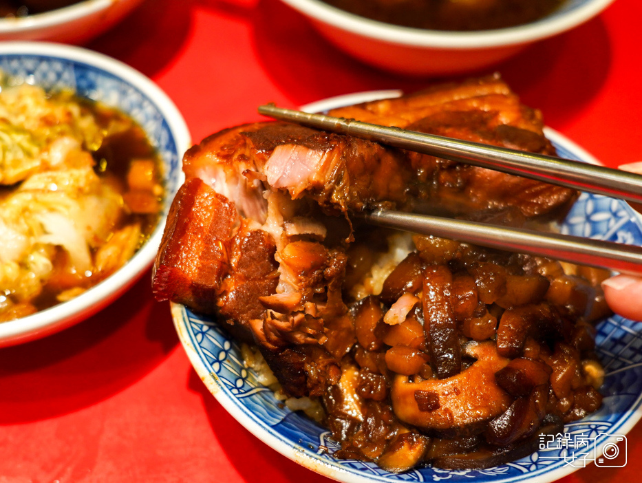 33萬華華西街小王主瓜小王煮瓜滷肉飯香菇控肉飯香菇焢肉飯黑金滷肉飯.jpg