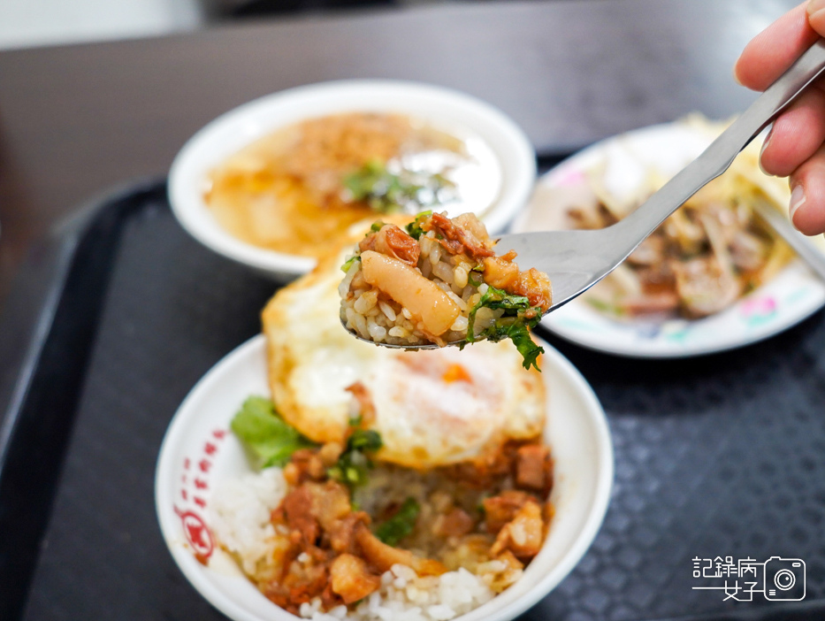 32橋仔頭黃家肉燥飯總店橋頭黃家肉燥飯滷肉飯香菜白胡椒肝𦟪湯肉焿.jpg