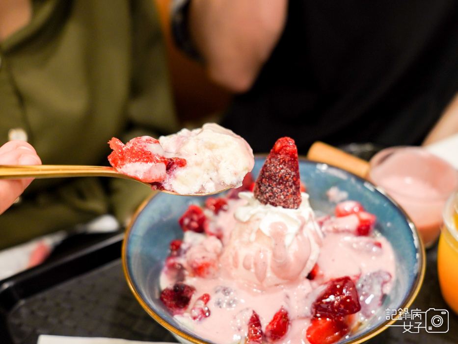 40寧夏夜市美食芋頭太郎草莓冰豆花野莓冰.jpg
