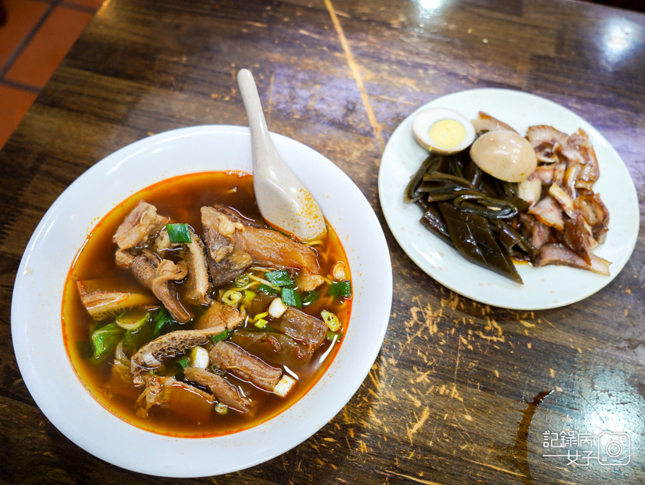 17南港昆陽牛肉麵招牌紅燒牛肉麵半筋半肉牛肚麵牛三寶麵.jpg