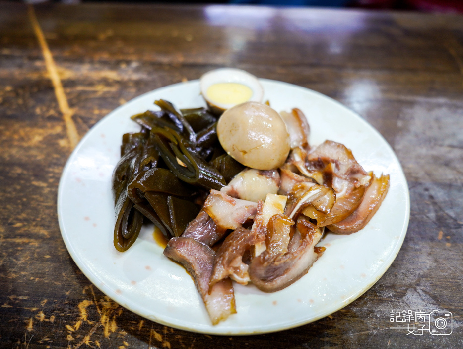 38南港昆陽牛肉麵招牌紅燒牛肉麵半筋半肉牛肚麵牛三寶麵.jpg