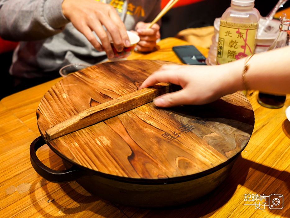 15青丹扎西南港新疆青藏美食糌粑酥油茶羊排炕鍋海鮮坑鍋烤羊肋排.jpg