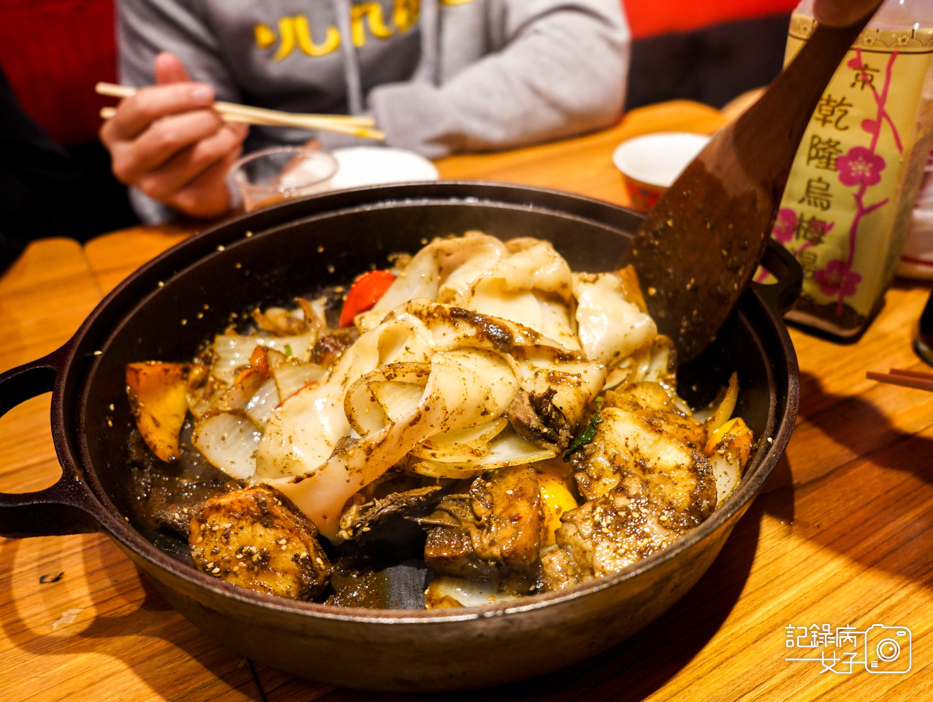 22青丹扎西南港新疆青藏美食糌粑酥油茶羊排炕鍋海鮮坑鍋烤羊肋排.jpg