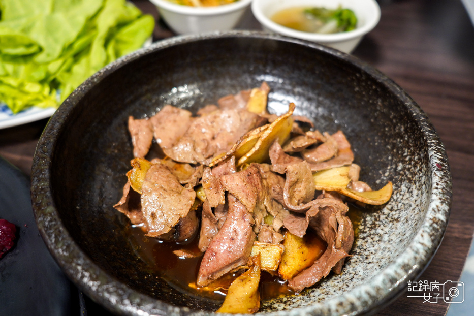 61高雄湖東牛肉館大湖牛肉新鮮牛肉片麻油牛肉麻油牛心肝.jpg