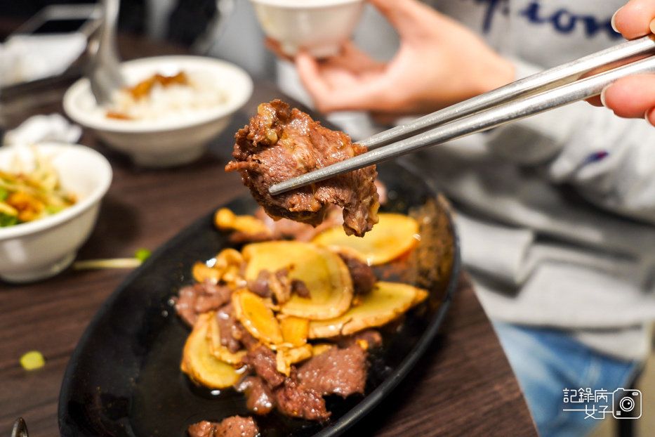 59高雄湖東牛肉館大湖牛肉新鮮牛肉片麻油牛肉麻油牛心肝.jpg